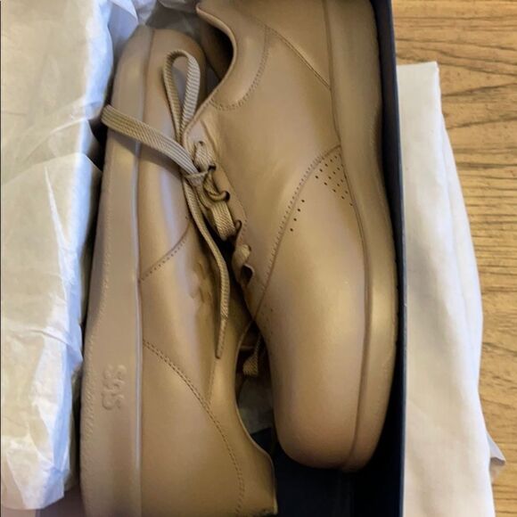 SAS LIGHT BROWN LEATHER SNEAKERS.  NEW - Picture 13 of 13